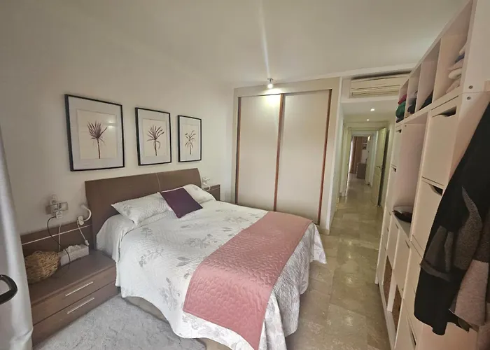 Bougainvillea Bay 埃斯特波纳