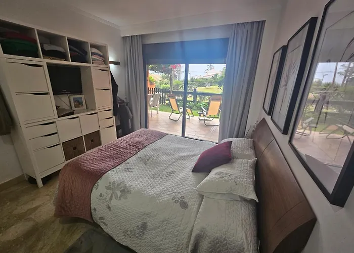 Bougainvillea Bay 埃斯特波纳